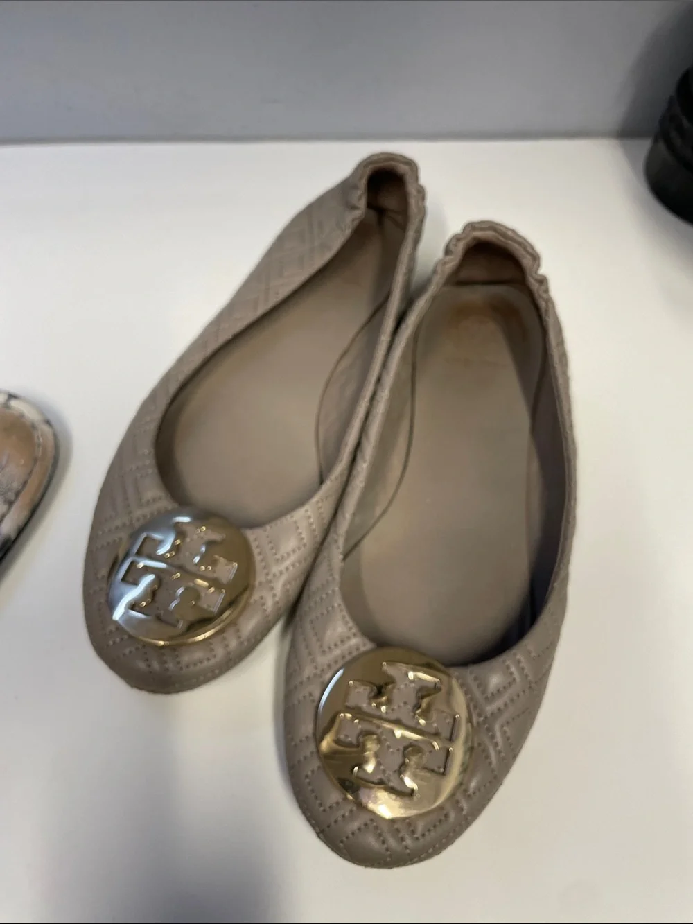 Tory Burch Taupe Ballet Flats with Gold Logo and White Tie-Dye Logo Sandals 9